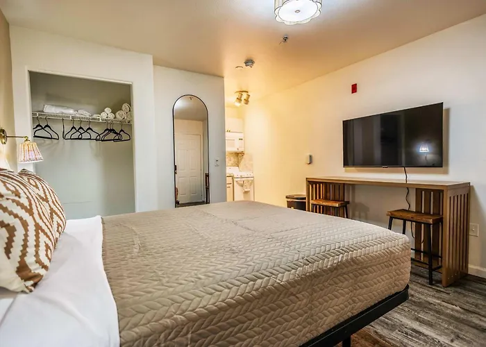 Chic Az Travel Nurses Welcome Apartment Cashion
